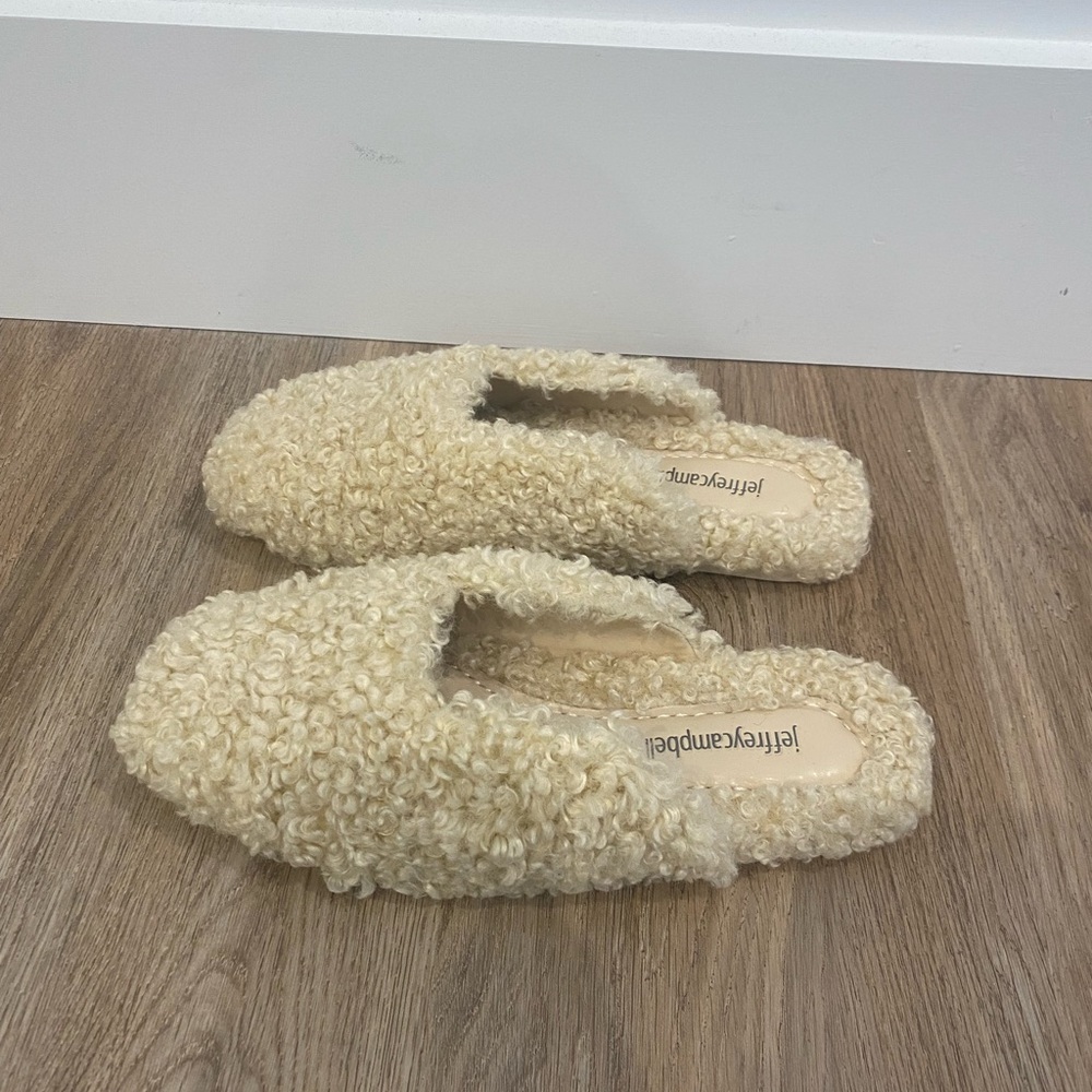 Jeffery Campbell NWT cute flats. Real flats but look like cozy slippers. Size 6.